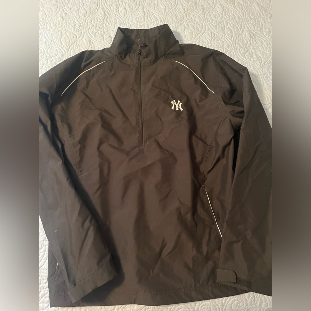 Black jacket with NY Yankees symbol. Size XXL